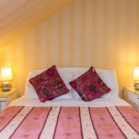Menzies Guest House-2